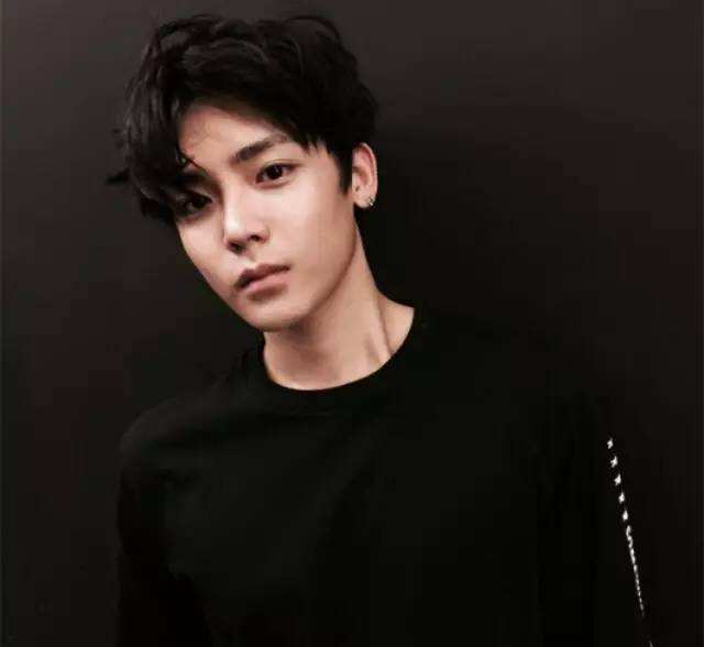 看八卦明星热门视频,马天宇鹿晗穿女装