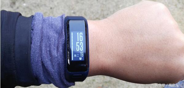 续航能力超长的运动手表,佳明935与watch4