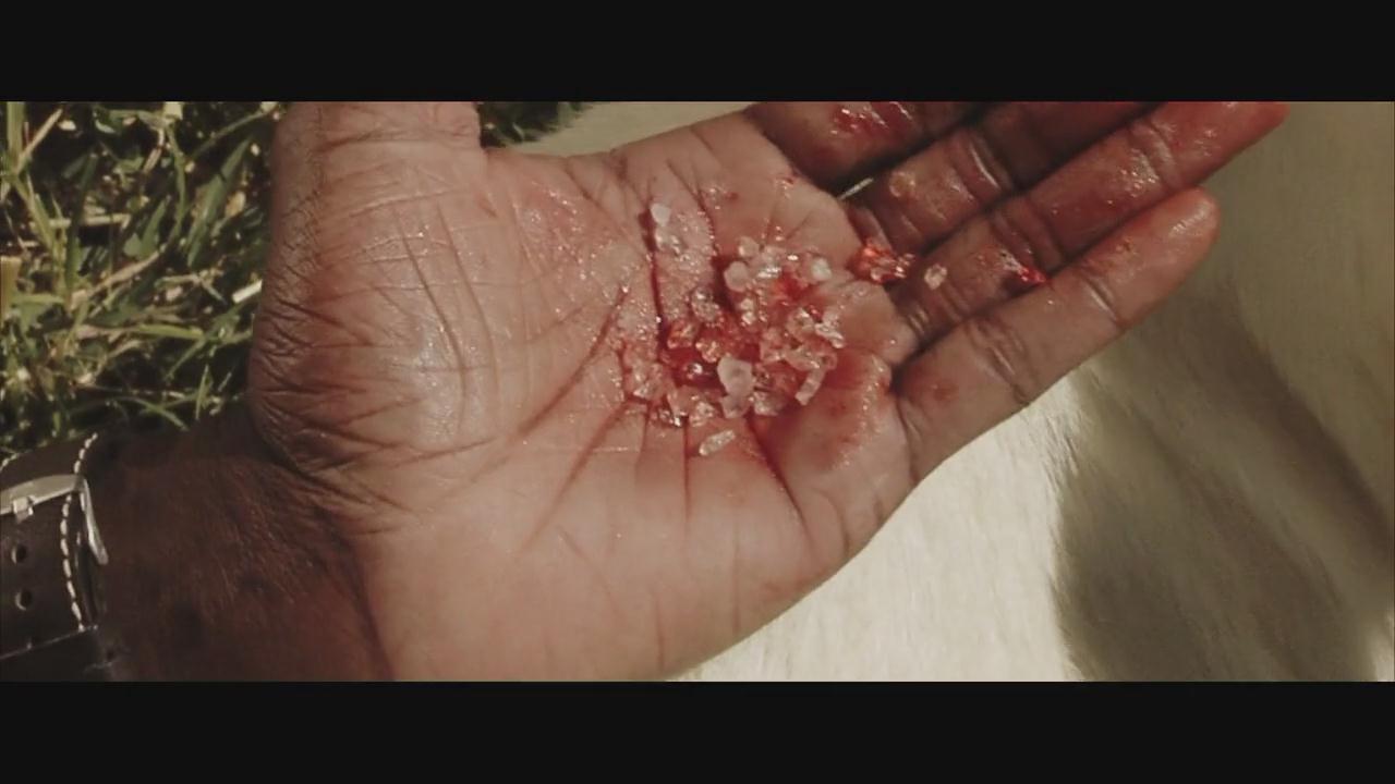 影涩电影推荐：每个美丽事物背后都是滴血的现实──《血钻》莱昂纳多告诉我们相互利用就是游戏规则