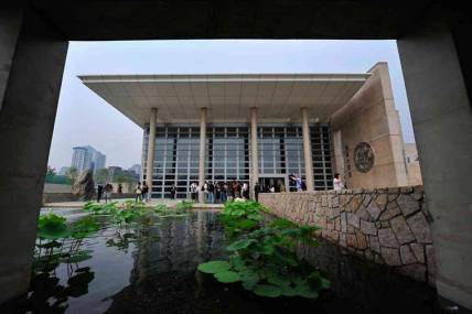 他的叛变,让中情局苦心经营多年的间谍网全面崩塌