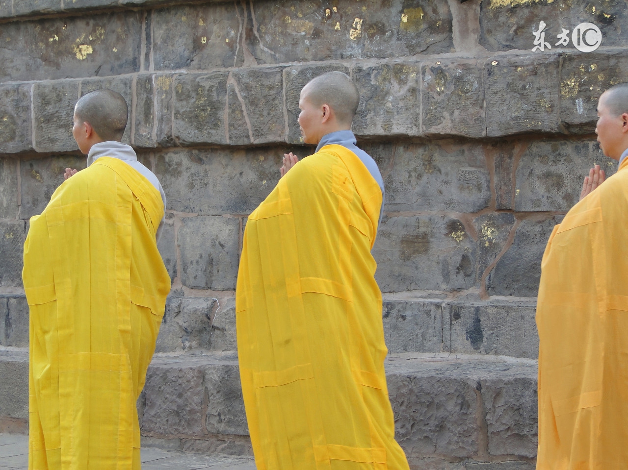 故事：富商家少爷偷了寺院的宝贝拒不承认，师傅们限三日内归还，不然就有祸事发生