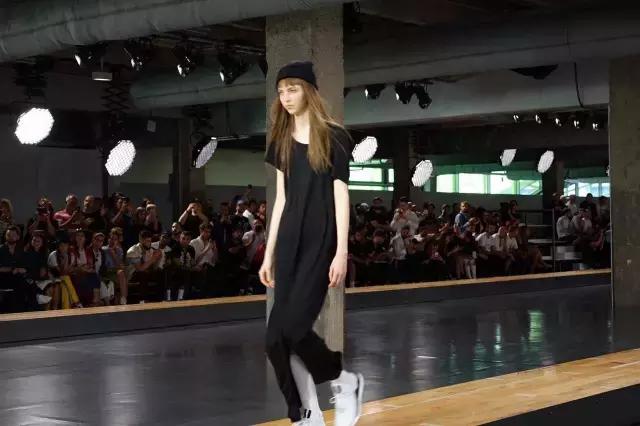 vetements摆烂短袖,vetements新款bomber