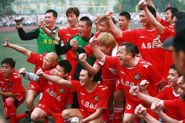 中国香港足球队进4强明星反应,1999年香港明星足球队