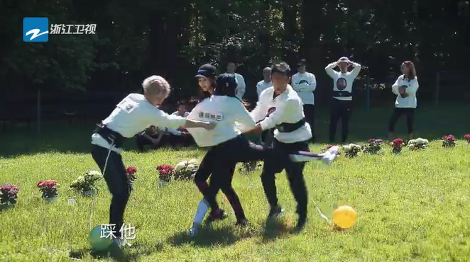 奔跑吧鹿晗郑恺撞门是哪一期,奔跑吧第一季迪丽热巴古堡