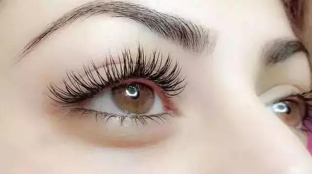 用什么方法才能使睫毛变长变浓密,睫毛怎么变长这些技巧定能帮到你