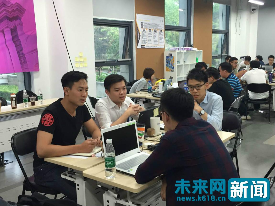 香港回归20年！在京港生求学双城记：爱老北京胡同用青春架京港发展桥