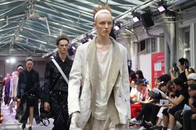 vetements摆烂短袖,vetements新款bomber