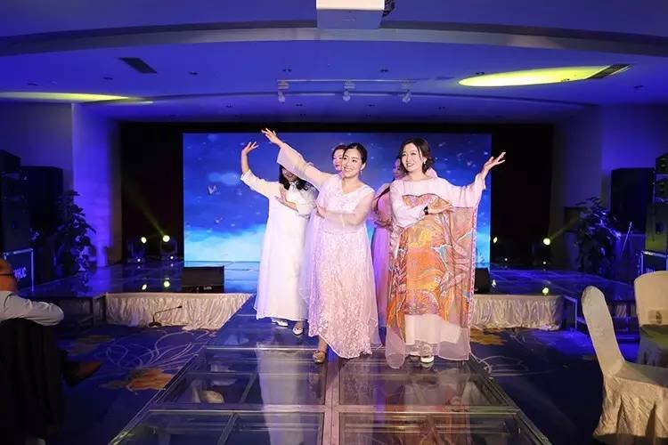 一路相伴感谢有你风雨同舟,一路相伴感谢有你动态图