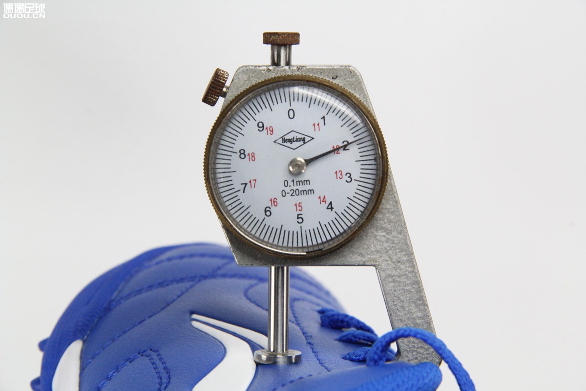 李宁锋锐足球鞋tf测评,李宁长歌2.0升级碎钉足球鞋测评