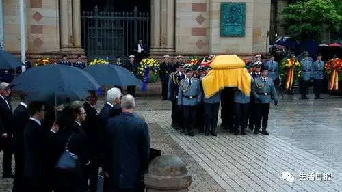 生活早报‖重罚！泉池里洗衣游泳最高罚500元！