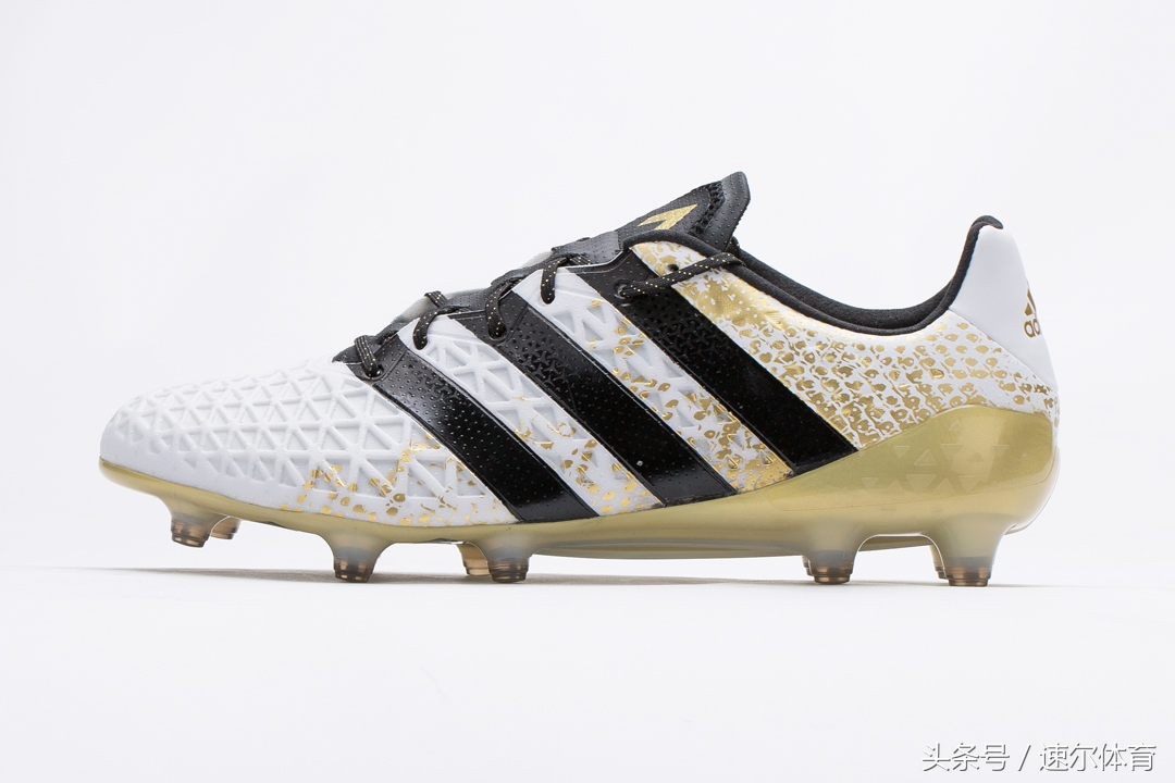 足球鞋推荐性价比高200左右,500块买啥足球鞋