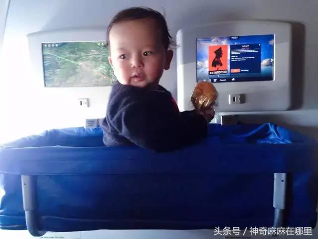 一个人带婴儿坐飞机有不便吗,带娃坐飞机会疯吗