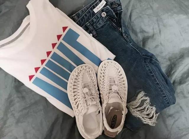 拥有一双拖鞋很重要,给自己做了一双独一无二的拖鞋