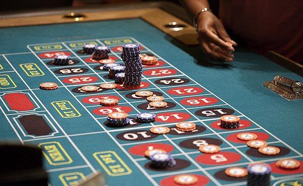 暴利行业棋牌游戏真的赚钱吗？