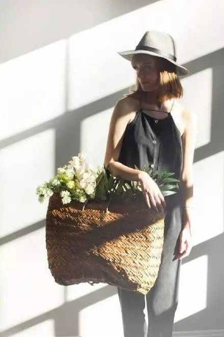 最近整个时尚圈都中了这个包包的毒!