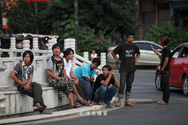 云南瑞丽翡翠玉器交易市场,瑞丽姐告翡翠批发市场在哪里