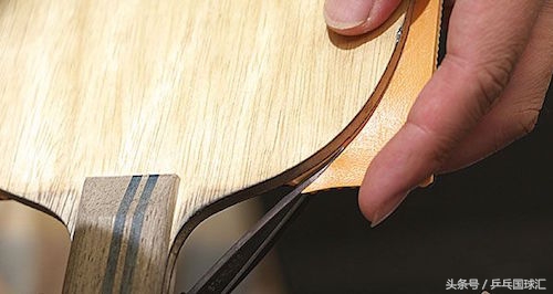 乒乓球自己粘胶皮和成品哪个好,乒乓球拍第二次粘胶皮新手必看
