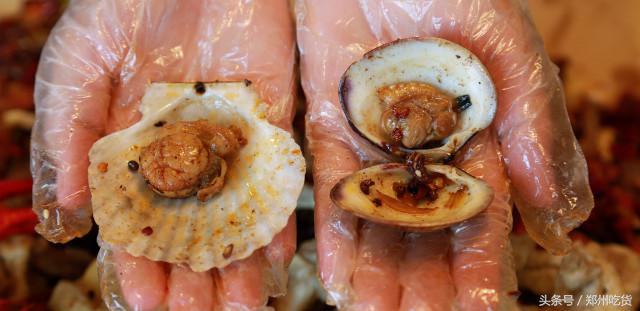 WTF？去南阳路吃海鲜，服务员把菜倒桌上就走，连筷子都没有？