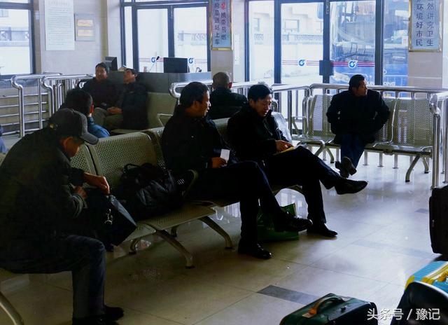 *款贷**也得出去逛，一个“穷逛蛋”靠一百元钱在郑汴洛逛了半个月