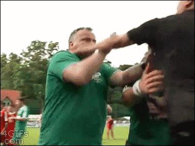 假摔,他们是认真的!下面请欣赏绿茵影帝们的精彩个人秀!