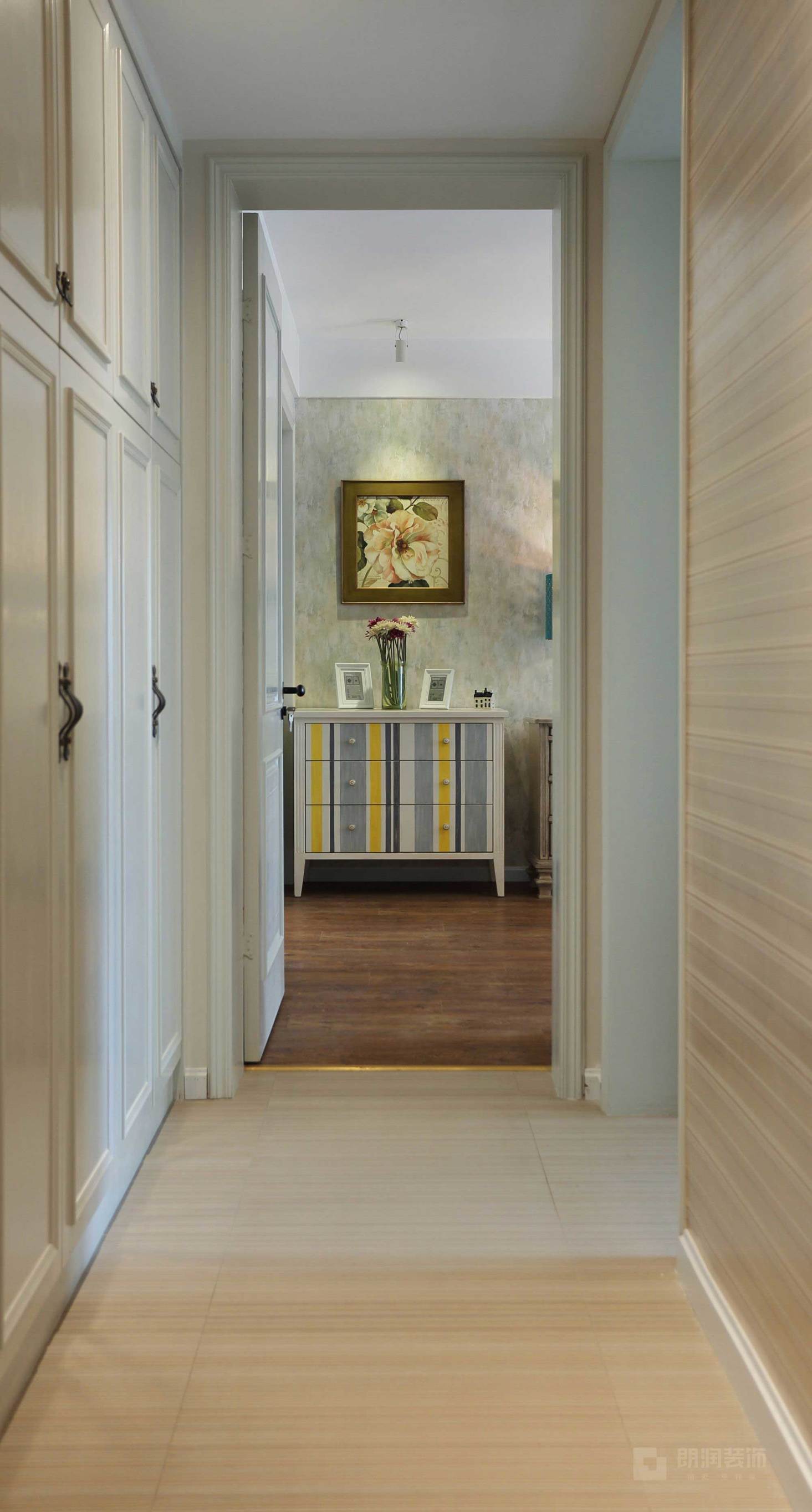 成都南湖世纪109平轻奢法式风格设计实景图，客餐厅开放式设计不错，温馨实用有格调