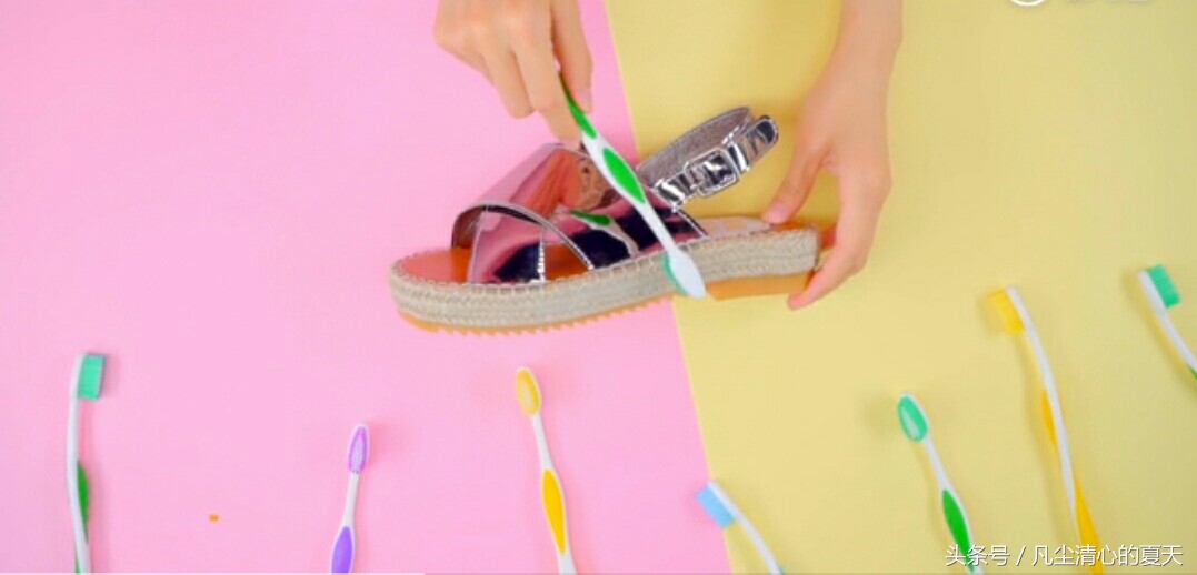 夏季凉鞋脏了怎样清洗,白凉鞋太脏了用什么办法能洗干净