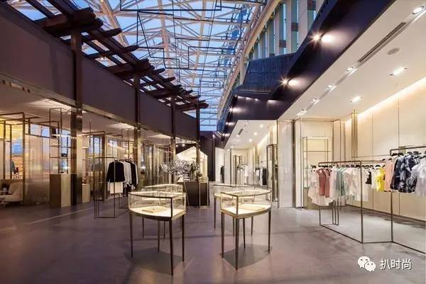 新手做服装是先拿货还是看货,新手做服装应该大量铺货吗