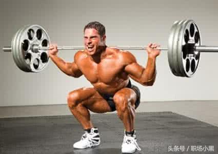 健身房新手刚开始健身后全身疼,健身房做杠铃深蹲头晕