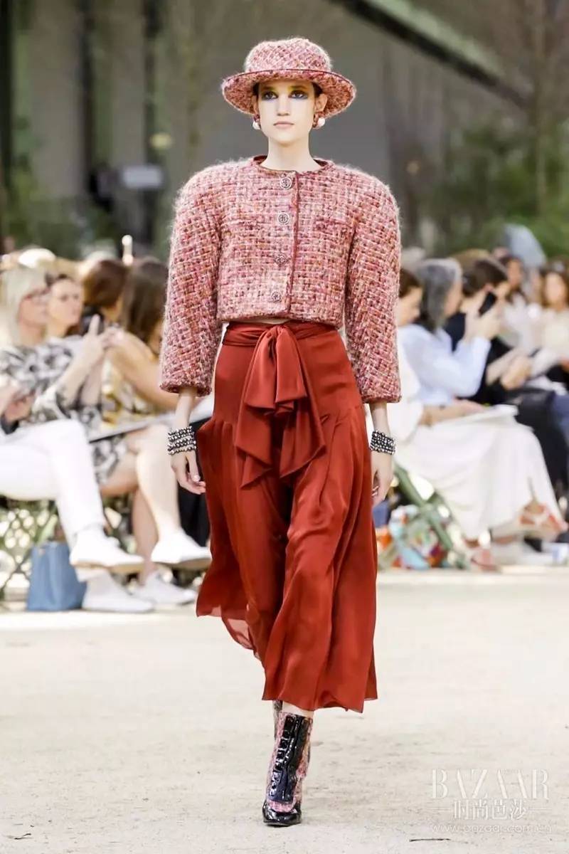 埃菲尔铁塔法国巴黎的浪漫地标,chanel秀场埃菲尔铁塔