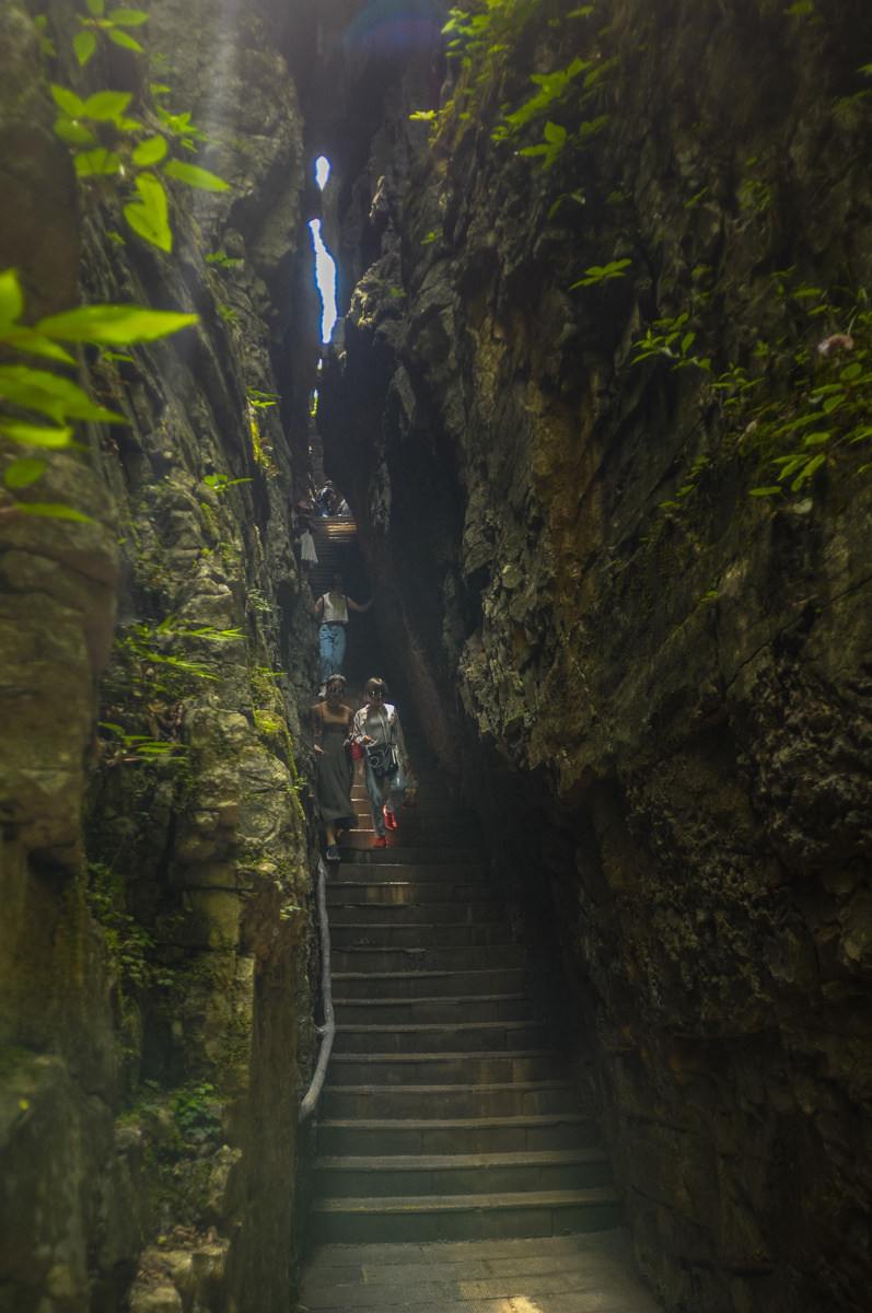 恩施大峡谷落石砸死游客,恩施大峡谷落石砸人