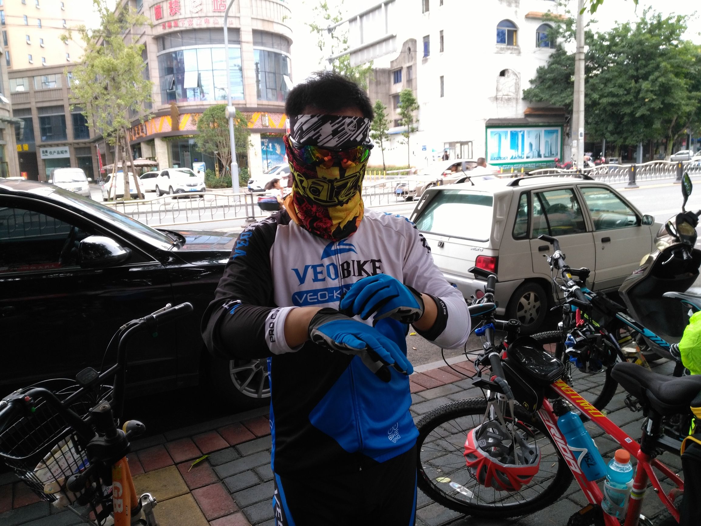 阿伟骑行西藏拉萨,骑行318川藏线雅安