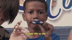 编辑部指尖陀螺挑战赛，她们到底能坚持几秒？