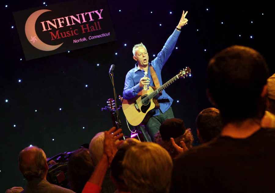 指弹吉他之神TommyEmmanuel2017北京上海站九月上演！