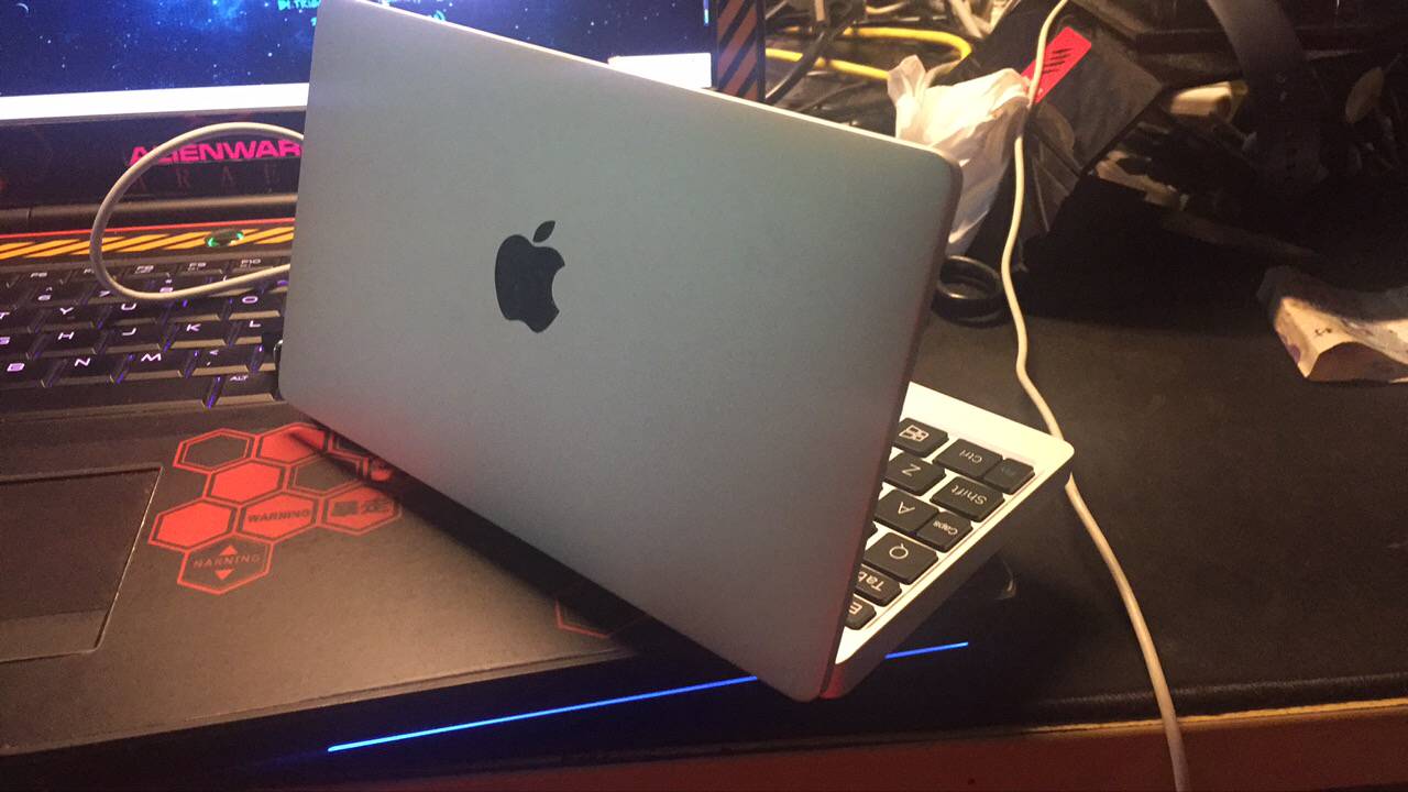 有人说7寸铝合金小本设计愚蠢?数十名网友集体狂怼!