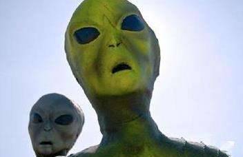 用英语翻译唐诗宋词 (用英语介绍唐诗宋词的由来)