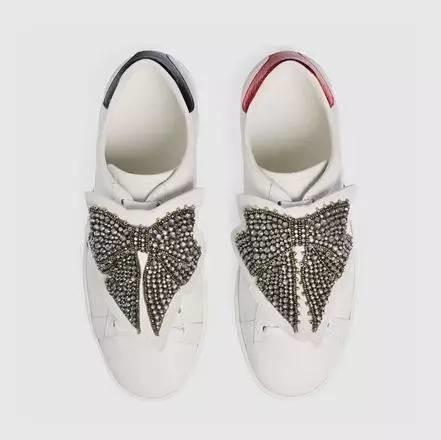 杨幂一口气买了十双的鞋,杨幂穿的薄荷绿运动鞋