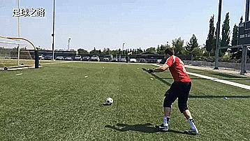 门将跑位技巧图解,门将守点球教学