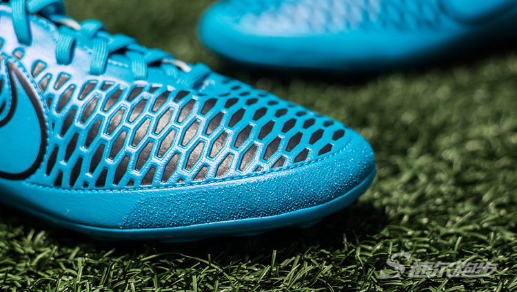 足球入门球鞋推荐,地毯草适合哪种球鞋