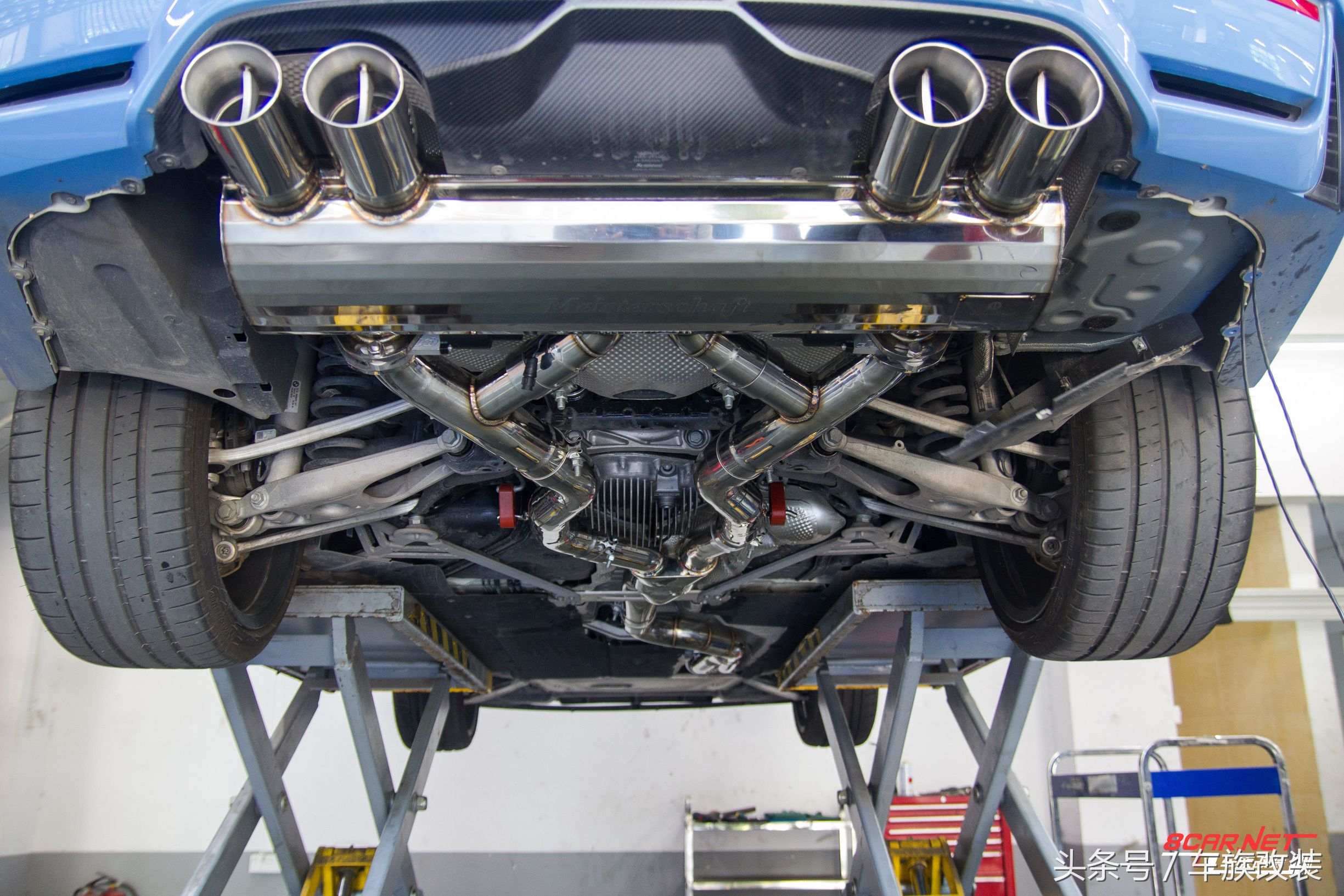 宝马m4雷霆版中出排气,宝马m4中间四出排气
