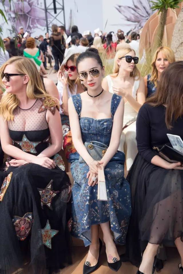 章子怡巴黎时装周白色休闲,章子怡米兰时装周白色裤裙