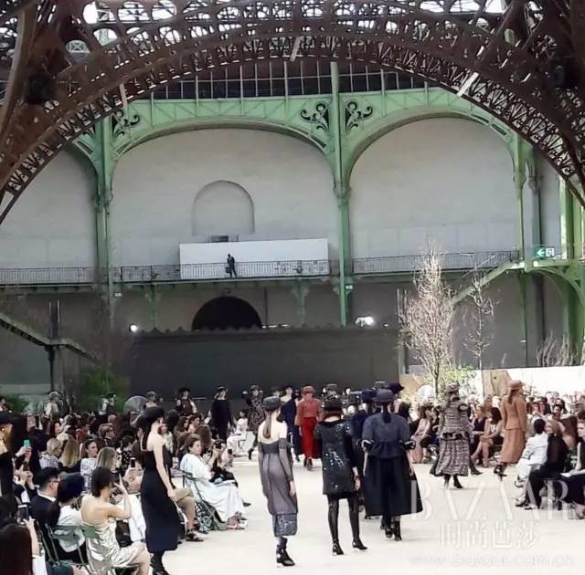 埃菲尔铁塔法国巴黎的浪漫地标,chanel秀场埃菲尔铁塔