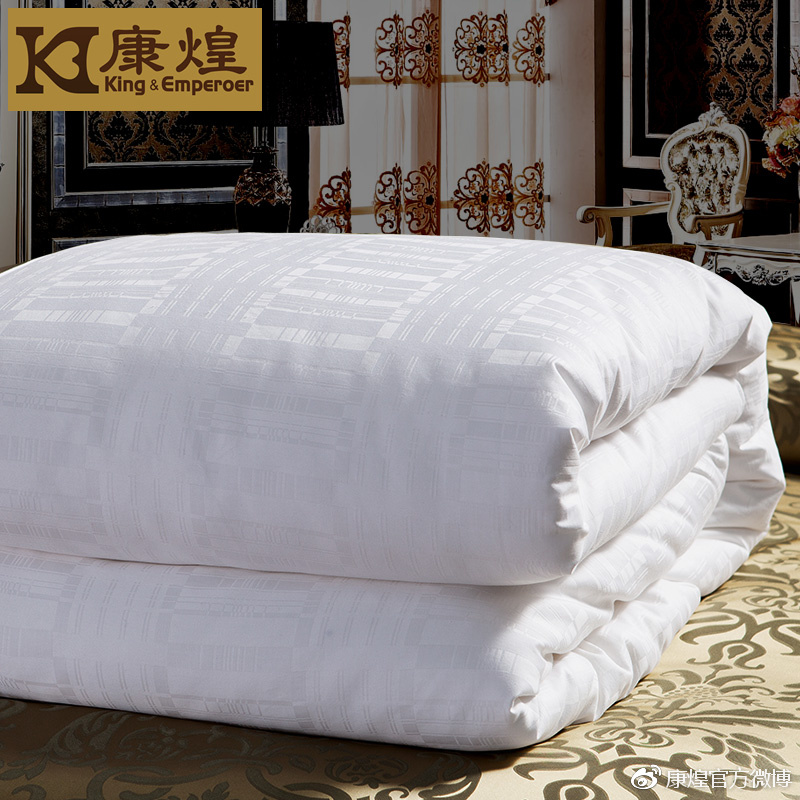 棉花被蚕丝被羽绒被都有哪些好处,蚕丝被的好处和危害尘螨过敏