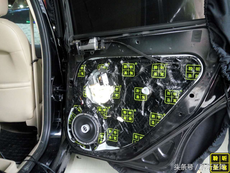 经典福特福克斯的原车音响换装、门板隔音之旅不过两千元的改装,给有需求的自己!