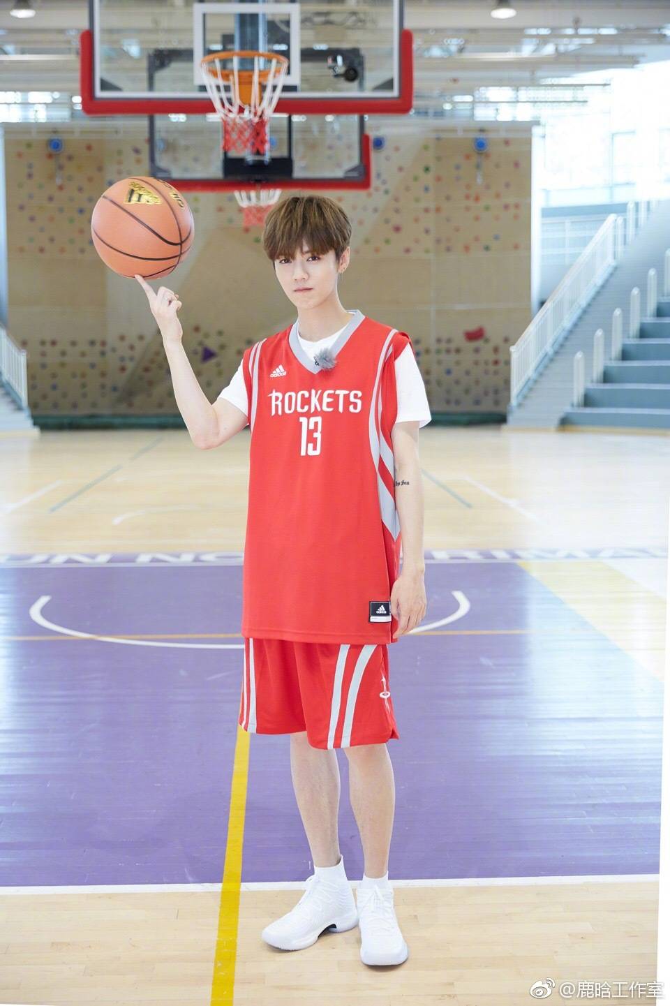 约吧大明星鹿晗高清,鹿晗篮球视频