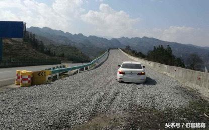 记住这五个交通标志路上更安全,注意扣分最多的九大交通标志