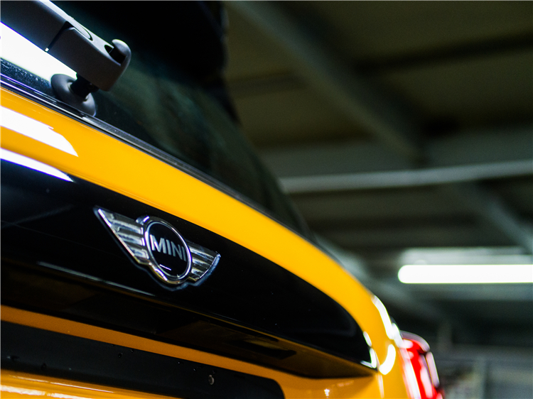 一辆小MINI的“逆改装”过程，和两年拍不到沪牌引发的伤不起事件