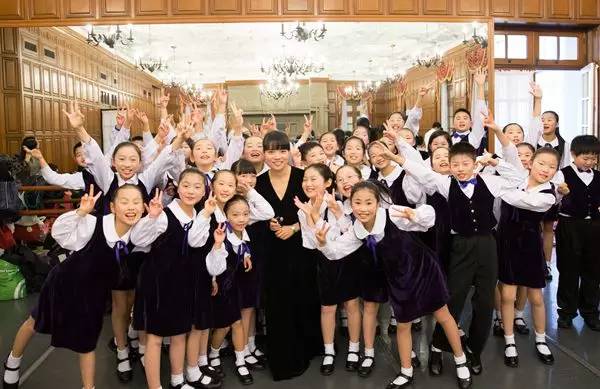 学校中的战斗机,小学课本上的隐形战斗机