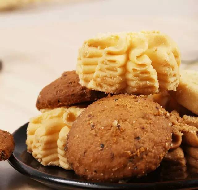 办公室必买零食 (有哪些特别受办公室欢迎的小零食)