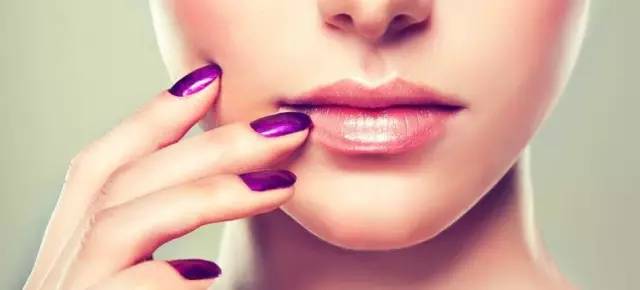 为什么我买的口红只会沾杯,为啥越大牌口红越容易沾杯