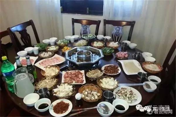 请不要对着手机流口水\^O^/宾川鸡足山正疯长的野生菌